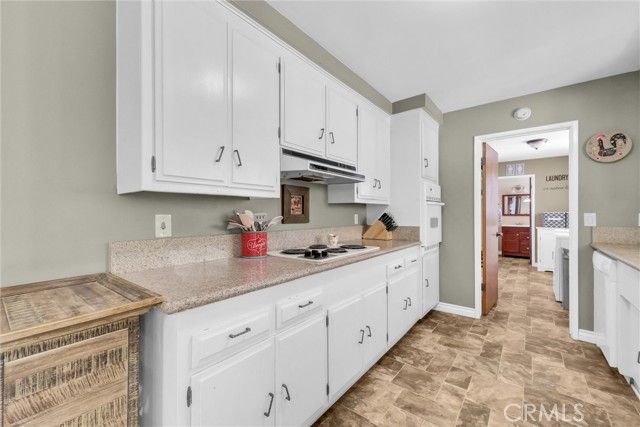 Detail Gallery Image 9 of 34 For 350 E Hacienda, Corona,  CA 92879 - 3 Beds | 2/1 Baths