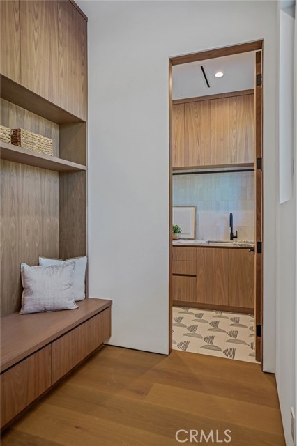 4219 Costello Avenue, Sherman Oaks CA: https://media.crmls.org/medias/d93d5520-44b1-40db-be71-bf2064794cfb.jpg