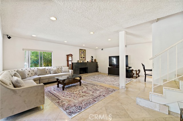 1438 Hillside Drive, Glendale CA: https://media.crmls.org/medias/d93dbc38-b523-47a6-9495-2d859aad7a62.jpg