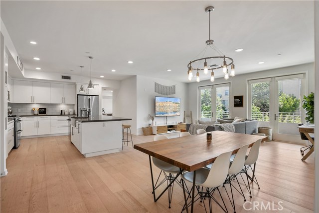 Detail Gallery Image 9 of 42 For 4240 Laurel Canyon Bld #208,  Studio City,  CA 91604 - 3 Beds | 3/1 Baths