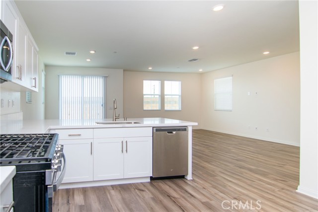 Detail Gallery Image 4 of 18 For 1592 Redwoods Dr, Upland,  CA 91784 - 3 Beds | 2/1 Baths