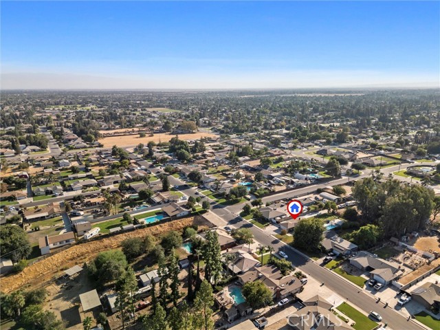 2105 Jason St, Bakersfield CA: https://media.crmls.org/medias/d94019f6-7548-44c1-b5a7-6b42b9bff72f.jpg