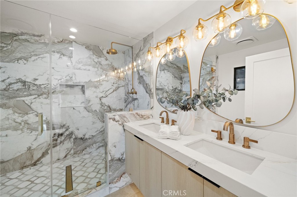 https://media.crmls.org/medias/d9401aad-90c0-4c79-b362-bba60953db9d.jpg?preset=X-Large