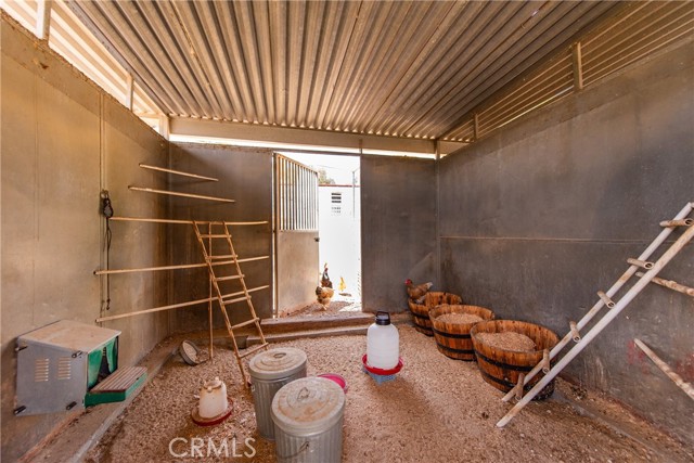 30505 Sloan Canyon Road, Castaic CA: https://media.crmls.org/medias/d9415c52-a438-4b19-b531-8d7af0d92644.jpg