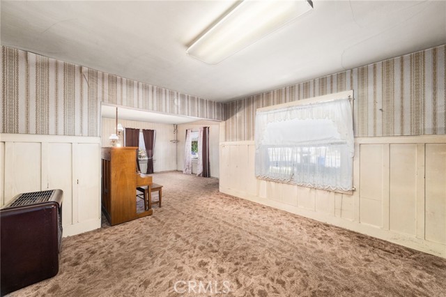 748 E Monterey Avenue, Pomona CA: https://media.crmls.org/medias/d941af89-8682-4292-859b-6dc51b0b5c52.jpg