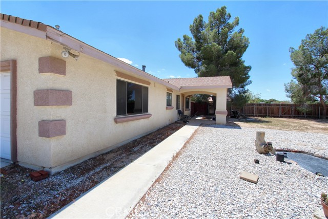 Detail Gallery Image 5 of 20 For 12981 Ojai Rd, Apple Valley,  CA 92308 - 3 Beds | 2 Baths