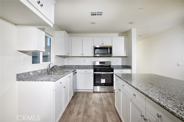 Detail Gallery Image 4 of 13 For 30843 Draco Dr, Winchester,  CA 92596 - 3 Beds | 2 Baths