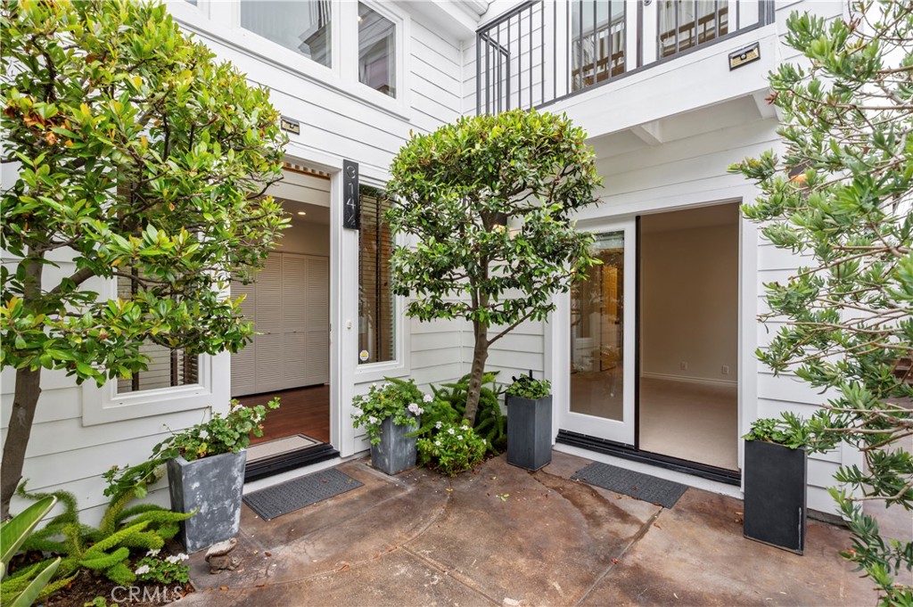 1/2 Larkspur Avenue
