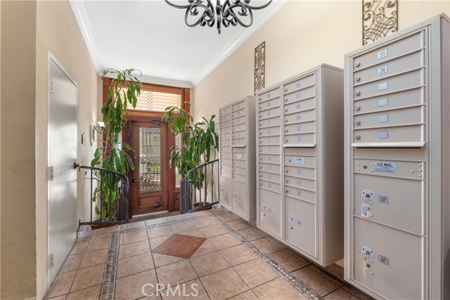 Image 32 of 33 For 5257 Radford Ave  101