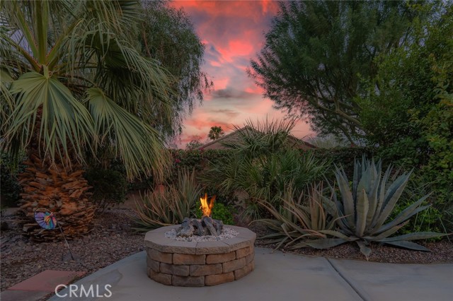 81535 Avenida De Baile, Indio CA: https://media.crmls.org/medias/d9432cbf-51ad-4d39-aa3f-b39a04affa27.jpg