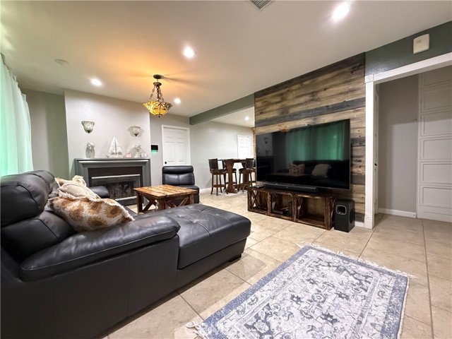 Detail Gallery Image 4 of 28 For 44515 Fern Ave, Lancaster,  CA 93534 - 2 Beds | 1 Baths