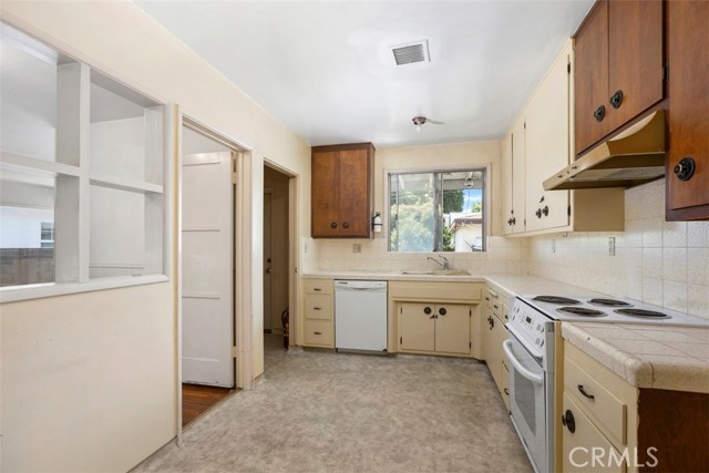 2729 N Studebaker Road, Long Beach CA: https://media.crmls.org/medias/d943f765-7414-4336-a5da-490cbfa5b07d.jpg