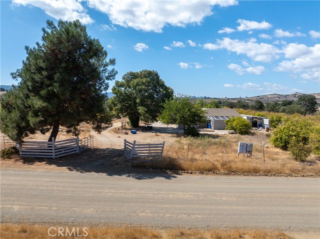 27 Wellsona Road, Paso Robles CA: https://media.crmls.org/medias/d94423d6-f582-4958-b76f-d3523d2a6e6f.jpg