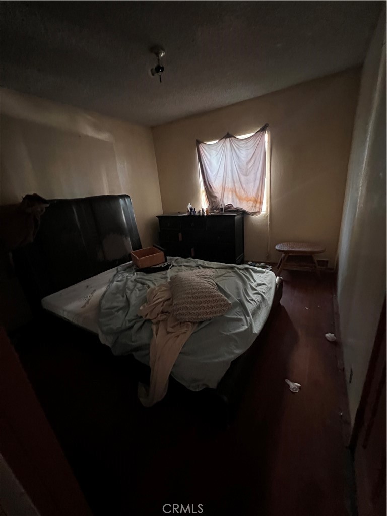 https://media.crmls.org/medias/d9443e63-b940-43fe-9bc5-8a831c36d225.jpg?preset=X-Large