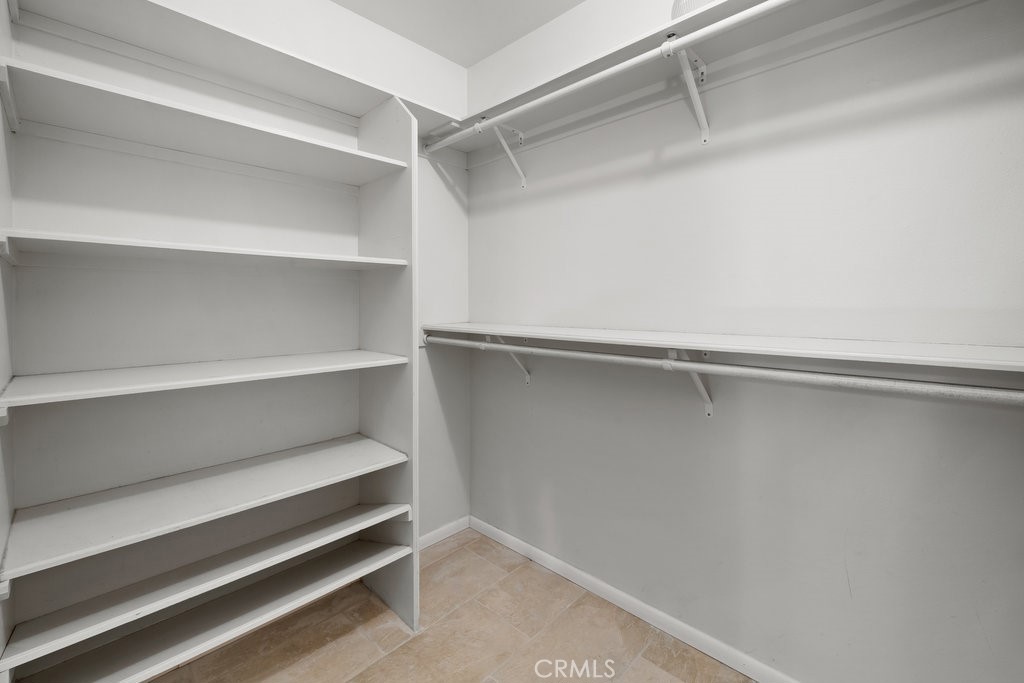 https://media.crmls.org/medias/d9457c33-444b-4289-81f3-68ce9a26a6f3.jpg?preset=X-Large
