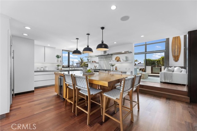 Detail Gallery Image 2 of 69 For 2114 Manhattan Ave, Hermosa Beach,  CA 90254 - 4 Beds | 4/1 Baths