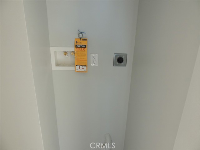 Detail Gallery Image 11 of 16 For 22735 Del Valle St #4,  Woodland Hills,  CA 91364 - 2 Beds | 1 Baths