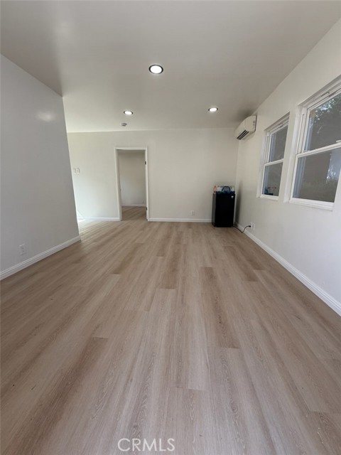 Detail Gallery Image 1 of 1 For 300 W Tujunga Ave #302,  Burbank,  CA 91502 - 1 Beds | 1 Baths