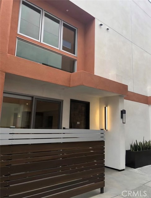 1035 Figueroa Ter, Los Angeles CA: https://media.crmls.org/medias/d947f3e2-727d-4d1c-8d00-bddca57590fd.jpg