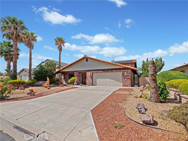 Detail Gallery Image 3 of 45 For 14053 Driftwood Dr, Victorville,  CA 92395 - 3 Beds | 2/1 Baths