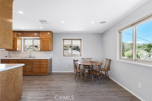 Detail Gallery Image 9 of 33 For 25030 Atwood Bld, Newhall,  CA 91321 - 4 Beds | 2 Baths