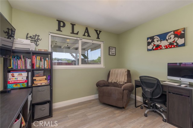 Detail Gallery Image 10 of 26 For 1582 Bodie Ave, Simi Valley,  CA 93065 - 4 Beds | 1/1 Baths