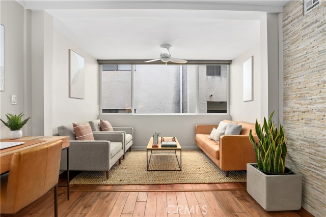 930 3rd Street, Santa Monica CA: https://media.crmls.org/medias/d94b6384-0779-4771-b1e5-e91681ae8882.jpg