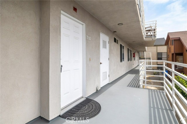 Detail Gallery Image 4 of 9 For 710 5th St, Hermosa Beach,  CA 90254 - 8 Beds | 8 Baths