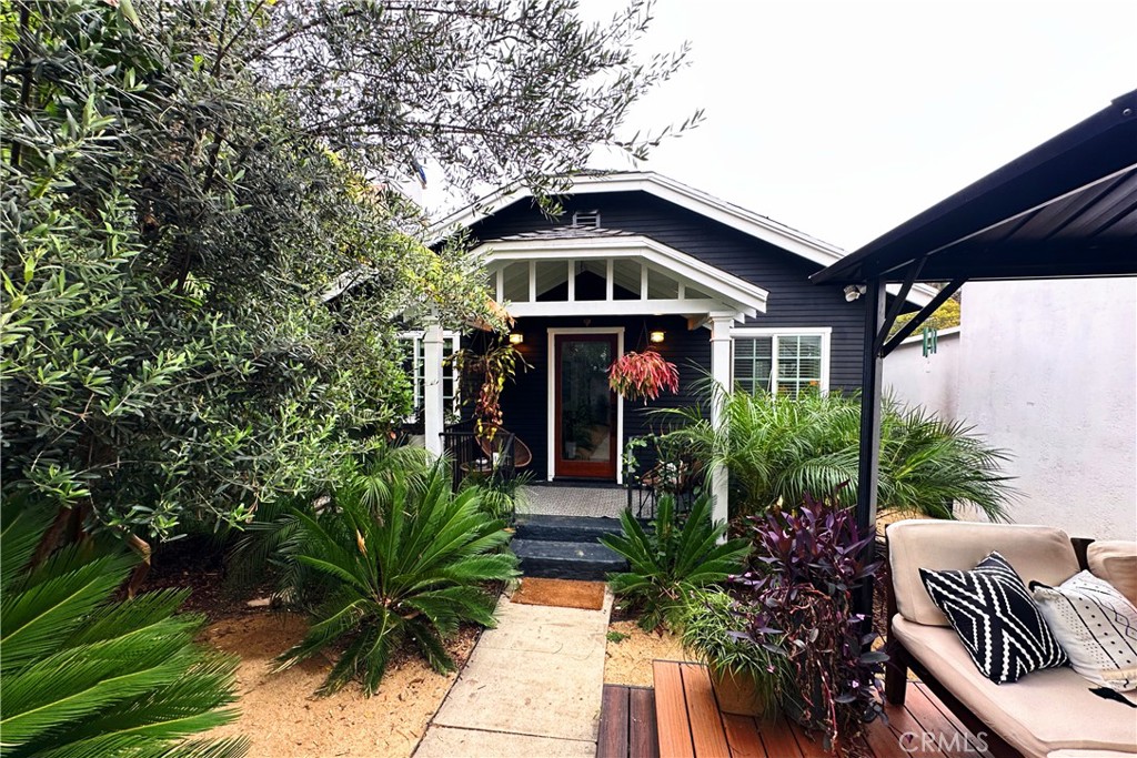 1206 N La Brea Avenue