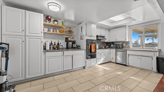 Detail Gallery Image 7 of 26 For 17547 Granada, Fontana,  CA 92335 - 3 Beds | 2 Baths