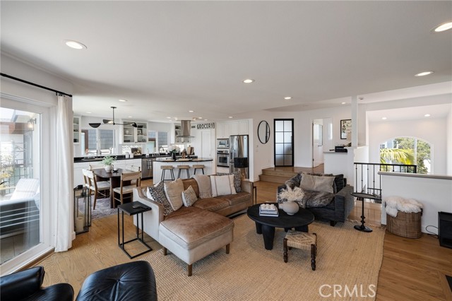 1111 Manhattan Ave, Hermosa Beach CA: https://media.crmls.org/medias/d94d2e5d-235c-4ed7-8afd-95cc6aaa98c1.jpg
