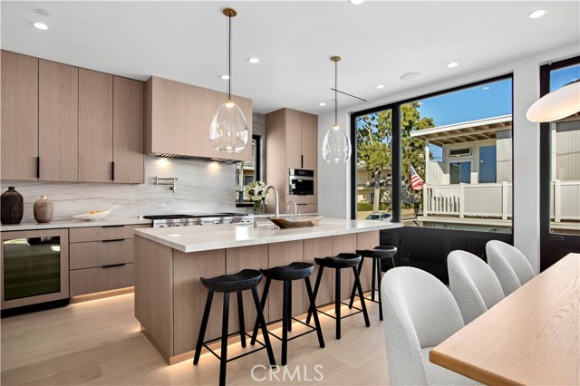 2501 Seaview Ave, Corona del Mar CA: https://media.crmls.org/medias/d94d4153-cba3-4d52-ae38-a461907330a0.jpg