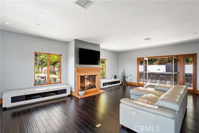 24410 Mulholland, Calabasas CA: https://media.crmls.org/medias/d94d8327-0f5d-4436-9645-4b396d369e67.jpg