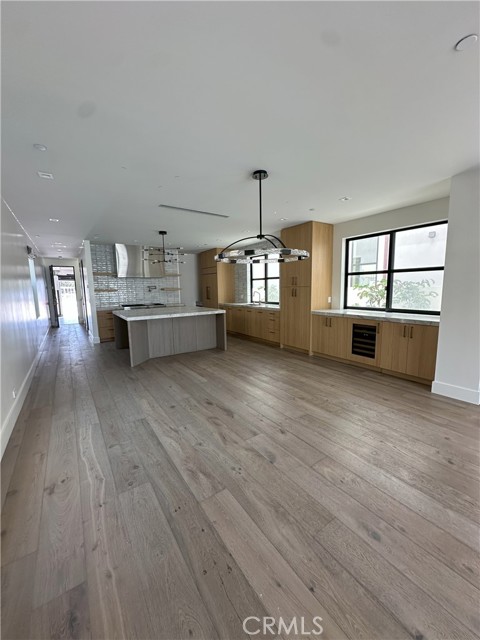 Detail Gallery Image 4 of 36 For 230 2nd St, Huntington Beach,  CA 92648 - 3 Beds | 3/2 Baths