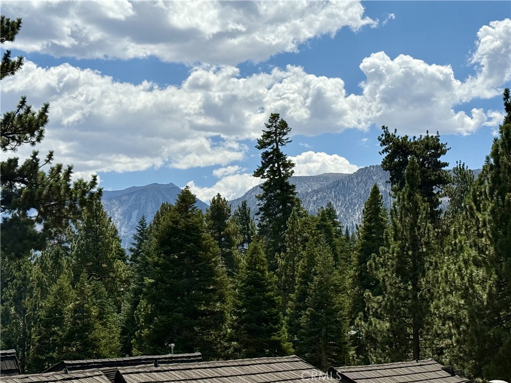 https://media.crmls.org/medias/d94ed729-f3b5-4aca-b9f7-a0f157a55d85.jpg?preset=X-Large