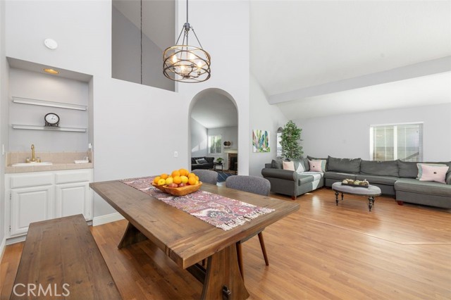 Detail Gallery Image 2 of 35 For 7810 Valley Flores Dr, West Hills,  CA 91304 - 3 Beds | 2 Baths