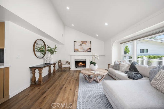 3221 Copa De Oro Drive, Los Alamitos CA: https://media.crmls.org/medias/d94f5be6-d70c-4e06-b4b0-b6bc397a21c1.jpg