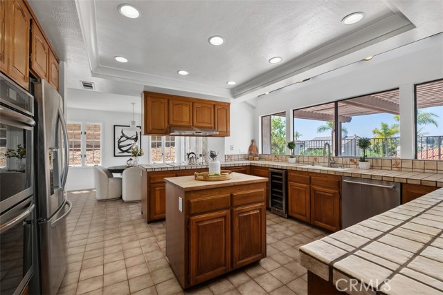 22571 Labrusca, Mission Viejo CA: https://media.crmls.org/medias/d94f69cd-d5bc-4b15-8597-67a54c720903.jpg