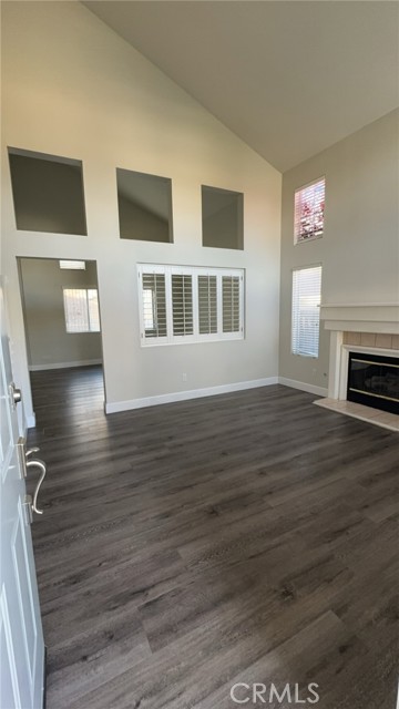 Detail Gallery Image 3 of 33 For 1356 Longwood Pines Ln, Corona,  CA 92881 - 3 Beds | 2/1 Baths