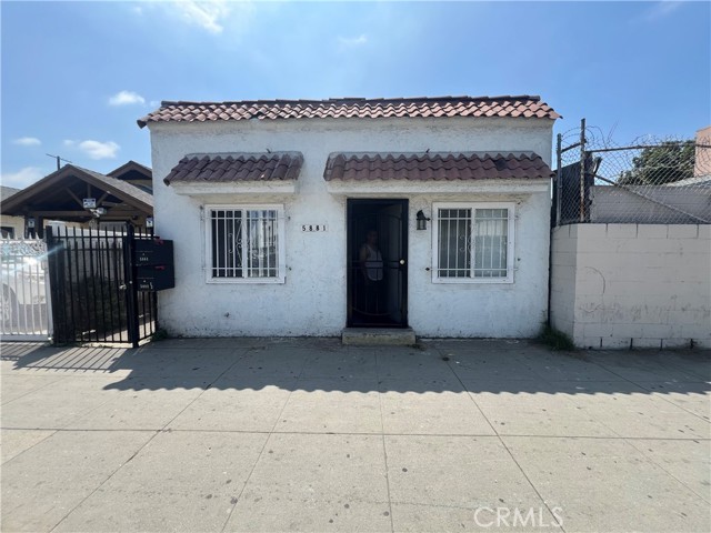5881 S Broadway, Los Angeles CA: https://media.crmls.org/medias/d950a2b3-5187-4ddf-9b08-ed860d452b8b.jpg