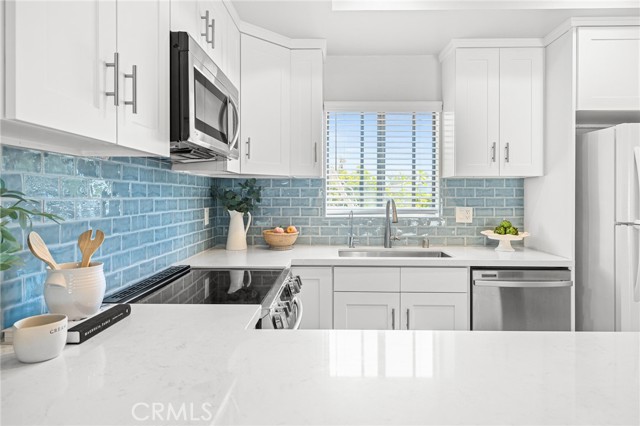 222 Irena Avenue, Redondo Beach, California 90277, 2 Bedrooms Bedrooms, ,3 BathroomsBathrooms,Residential,Sold,Irena,SB24068601