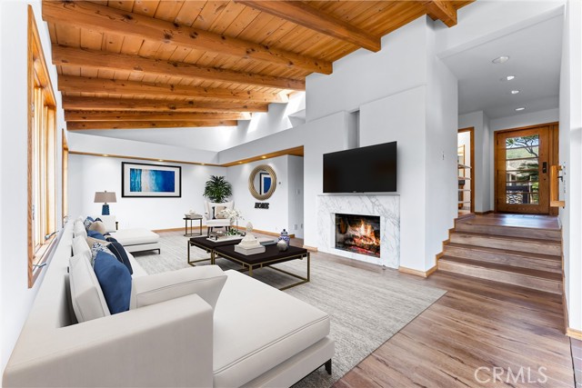 Detail Gallery Image 9 of 36 For 967 Meadowlark Ln, Laguna Beach,  CA 92651 - 3 Beds | 3/1 Baths