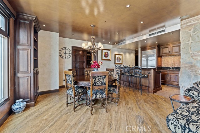 645 FRONT Street, San Diego CA: https://media.crmls.org/medias/d951efbc-7106-475d-861b-74ee1330f8ed.jpg