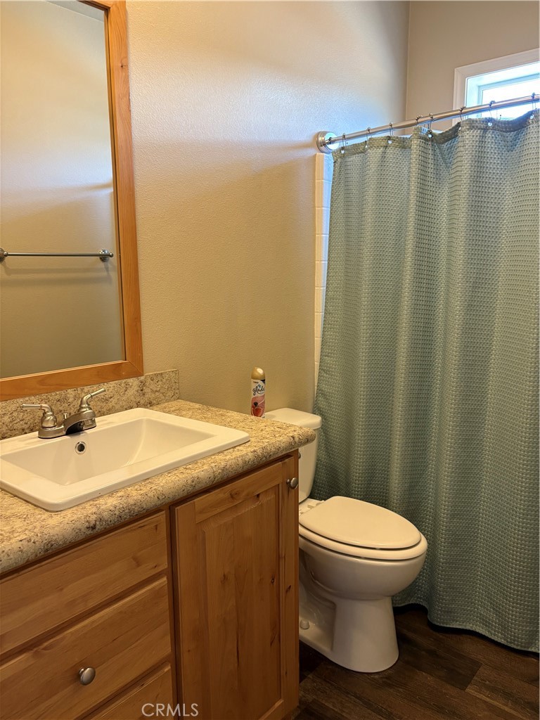 https://media.crmls.org/medias/d9520e80-090e-4c35-812c-9d4f6f58363e.jpg?preset=X-Large
