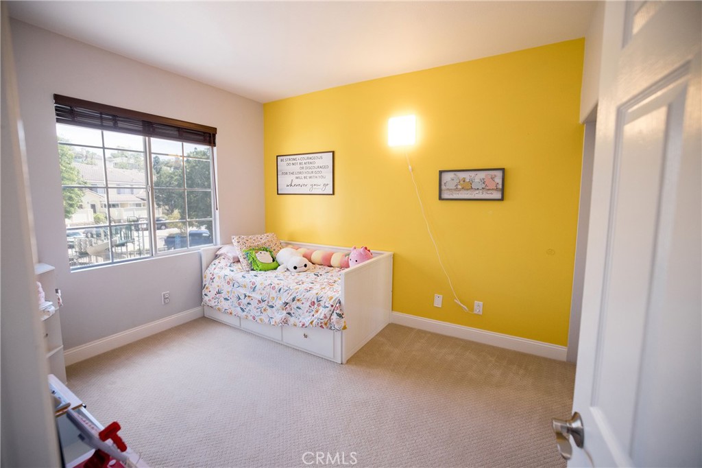 https://media.crmls.org/medias/d952aa14-c2b4-4094-9ba3-b94b0b09a6b3.jpg?preset=X-Large