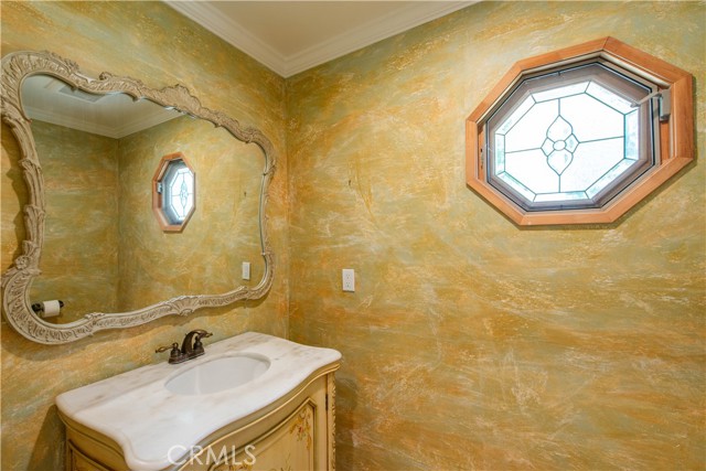 5819 Fairhaven Avenue, Woodland Hills CA: https://media.crmls.org/medias/d953158b-5f16-4ce6-a47b-1c6871346451.jpg