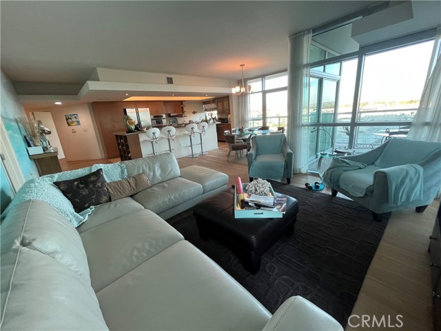 Detail Gallery Image 4 of 14 For 13700 Marina Pointe Dr #924,  Marina Del Rey,  CA 90292 - 2 Beds | 2/1 Baths
