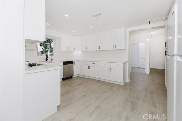 Detail Gallery Image 15 of 51 For 13631 Eldridge Ave, Sylmar,  CA 91342 - 4 Beds | 3 Baths