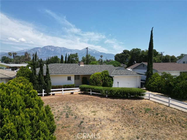 319 E Deodar Street, Ontario CA: https://media.crmls.org/medias/d9542f0f-4fa4-438e-9ef0-25e52850e204.jpg