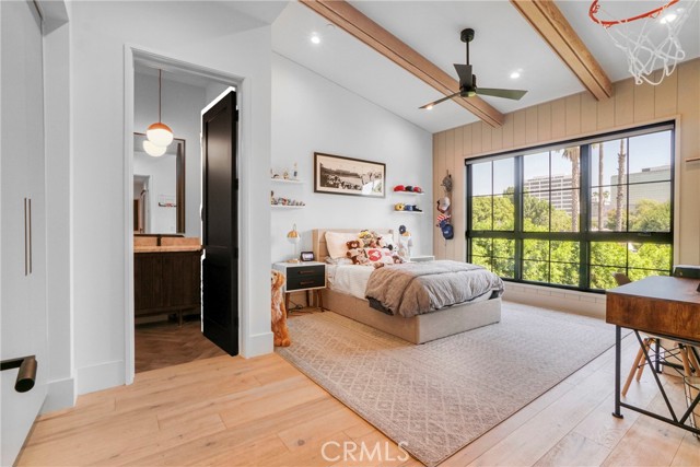 4961 Edgerton Avenue, Encino CA: https://media.crmls.org/medias/d95450d8-ed82-4a0f-b41b-7da3e939ee21.jpg